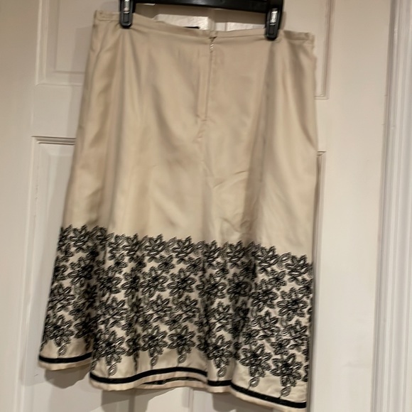 Beautiful Silk Skirt - Picture 4 of 10